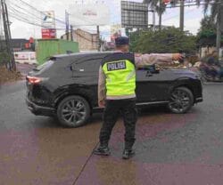 Personel Polsek Cikupa Laksanakan Pengaturan Lalu Lintas Pagi di Perempatan Cikupa Mas Personel Polsek Cikupa Laksanakan Pengaturan Lalu Lintas Pagi di Perempatan Cikupa Mas