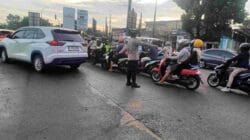 Personel Polsek Cikupa Laksanakan Pengaturan Lalu Lintas Pagi di Simpang Cikupa Mas Personel Polsek Cikupa Laksanakan Pengaturan Lalu Lintas Pagi di Simpang Cikupa Mas
