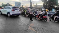 Personel Polsek Cikupa Laksanakan Pengaturan Lalu Lintas Pagi di Simpang Cikupa Mas Personel Polsek Cikupa Laksanakan Pengaturan Lalu Lintas Pagi di Simpang Cikupa Mas