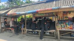 Bhabinkamtibmas Desa Sukanagara Sambangi Warga, Sampaikan Pesan Kamtibmas dan Sosialisasi Layanan 110 Bhabinkamtibmas Desa Sukanagara Sambangi Warga, Sampaikan Pesan Kamtibmas dan Sosialisasi Layanan 110