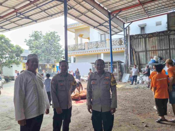 Bhabinkamtibmas Polsek Cikupa Sambang Warga Pasir Gadung, Pererat Silaturahmi dan Jaga Kamtibmas Bhabinkamtibmas Polsek Cikupa Sambang Warga Pasir Gadung, Pererat Silaturahmi dan Jaga Kamtibmas