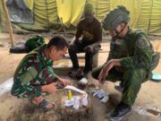 Humanis dan Responsif, Satgas Yonif 2 Marinir Obati Luka Warga di Pasir Putih Papua Tengah