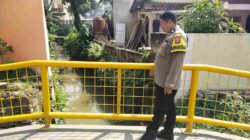 Polsek Cikupa Cek Kondisi Jembatan di Desa Talaga, Pastikan Aman Dilintasi Warga Polsek Cikupa Cek Kondisi Jembatan di Desa Talaga, Pastikan Aman Dilintasi Warga