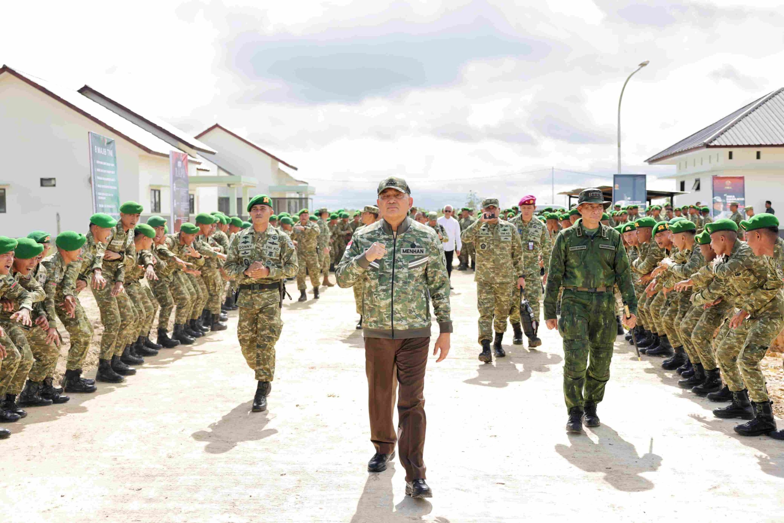 Menhan RI Tinjau Yonif TP 808/MM: Perkuat Pertahanan, Tegaskan Prajurit Tangguh untuk Papua Barat Maju Menhan RI Tinjau Yonif TP 808/MM: Perkuat Pertahanan, Tegaskan Prajurit Tangguh untuk Papua Barat Maju