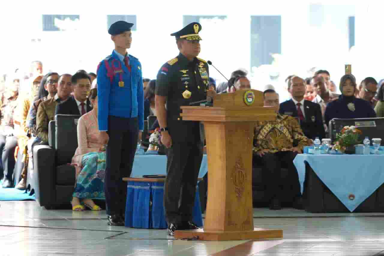 Panglima TNI: Alumni Taruna Nusantara Harus Menjadi Generasi Adaptif, Berkarakter, dan Berintegritas Panglima TNI: Alumni Taruna Nusantara Harus Menjadi Generasi Adaptif, Berkarakter, dan Berintegritas