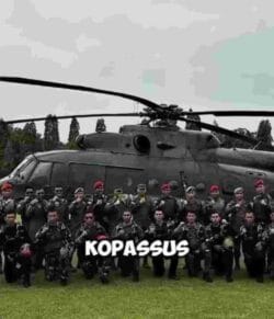 Detik-Detik Prajurit Kopassus Selamatkan Tentara Filipina yang Pingsan Saat Terjun Bebas