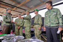 Wapang TNI Dampingi Menhan RI Tinjau Yonif TP 808/Mbaham Matta di Papua Barat Wapang TNI Dampingi Menhan RI Tinjau Yonif TP 808/Mbaham Matta di Papua Barat