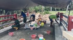 Jembatan Garuda Kian Berdiri Megah, Kodim 1505/Tidore dan Warga Lakukan Pengecatan