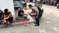 Warga Tuban yang Awalnya Hanya Melintas, Pulang Membawa Solusi SIM, STNK dan BPKB dari Polantas Tuban Warga Tuban yang Awalnya Hanya Melintas, Pulang Membawa Solusi SIM, STNK dan BPKB dari Polantas Tuban
