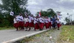 Kegiatan Peringati Hari Lahir Pancasila, Membuat Tawa dan Senyum Kebahagiaan Anak-Anak Papua Kembali Pecah Kegiatan Peringati Hari Lahir Pancasila, Membuat Tawa dan Senyum Kebahagiaan Anak-Anak Papua Kembali Pecah