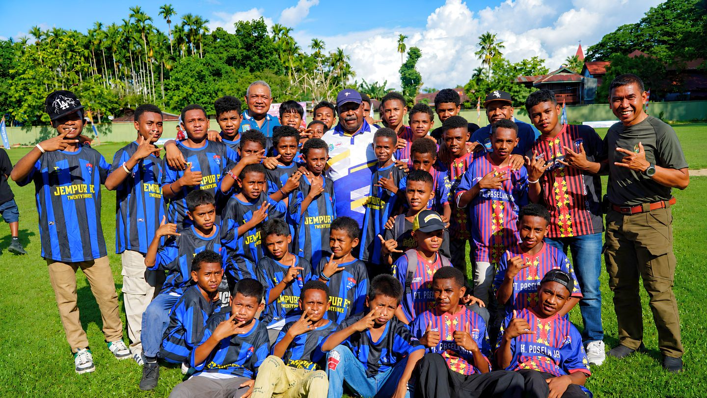 Polda PBD Dukung Pembinaan Anak Papua Lewat Turnamen Sepak Bola Trophy KU-15