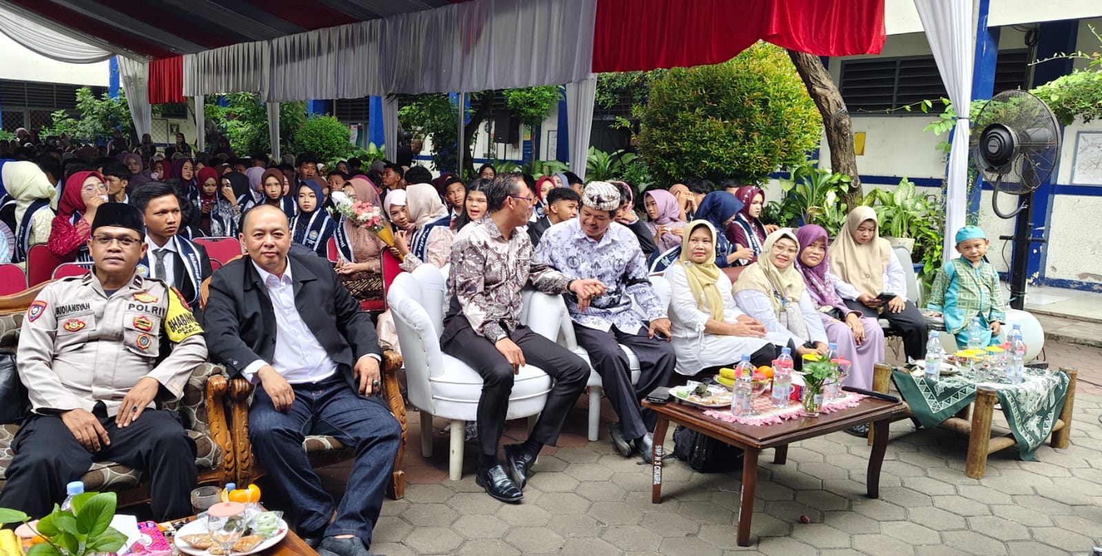 Bhabinkamtibmas Desa Pasir Jaya Hadiri Pelepasan Siswa Kelas IX SMP Negeri 3 Cikupa, Sampaikan Pesan Kamtibmas