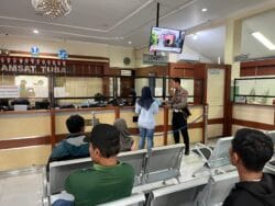 Ramai Sejak Pagi, Program Polantas Tuban Bikin Warga Antre Tanya Soal SIM dan STNK