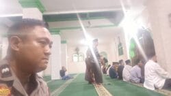 Program Suling Kapolda Banten, Bhabinkamtibmas Desa Sukanagara Pererat Silaturahmi dengan Jamaah Masjid Baiturrahman