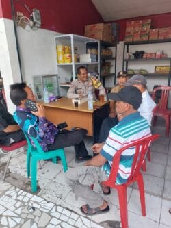 Warung Bhabinkamtibmas, Aiptu Mukhsodin Serap Aspirasi Warga di Desa Sukadamai