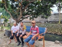 Dua Bhabinkamtibmas Polsek Cikupa Sambangi Warga Pasir Gadung, Perkuat Sinergi Kamtibmas