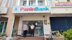 Bhabinkamtibmas Desa Bojong Sambangi Petugas Keamanan Bank, Sosialisasikan Layanan Polisi 110