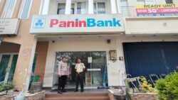 Bhabinkamtibmas Desa Bojong Sambangi Petugas Keamanan Bank, Sosialisasikan Layanan Polisi 110