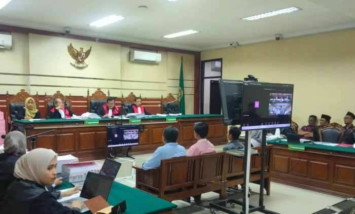 Sidang Korupsi Lampu Hias Kota Probolinggo Ungkap Fakta Baru di Persidangan Sidang Korupsi Lampu Hias Kota Probolinggo Ungkap Fakta Baru di Persidangan