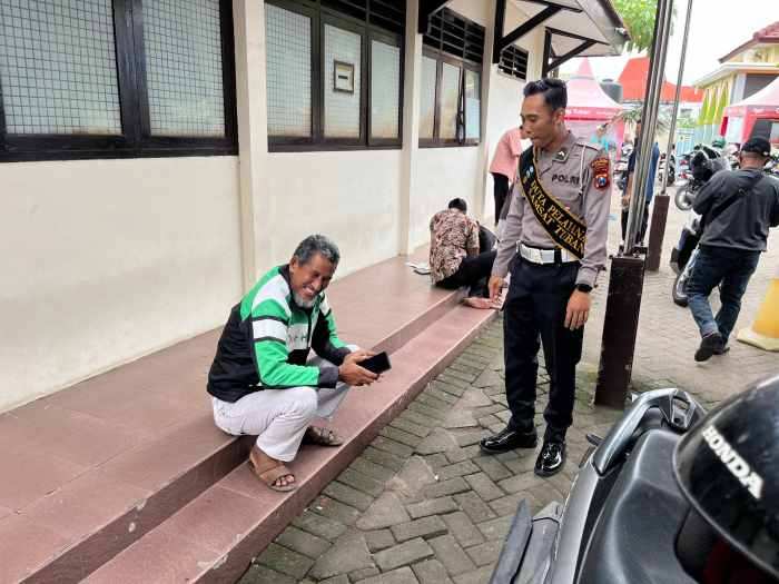 Warga Tuban Antusias! Polantas Tuban Turun Jalan Bantu Urus SIM, STNK, BPKB Warga Tuban Antusias! Polantas Tuban Turun Jalan Bantu Urus SIM, STNK, BPKB