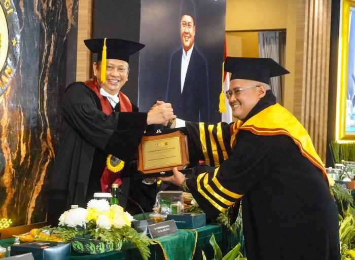 Uji Sidang Terbuka Doktoral Ilmu Kepolisian STIK, Bamsoet Tegaskan Reformasi Polri Harus Diikuti Penguatan Kompolnas Uji Sidang Terbuka Doktoral Ilmu Kepolisian STIK, Bamsoet Tegaskan Reformasi Polri Harus Diikuti Penguatan Kompolnas