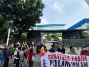 Aksi di Depan PLN Memanas, Demonstran Minta Investigasi Independen Usut Blackout Sumatera
