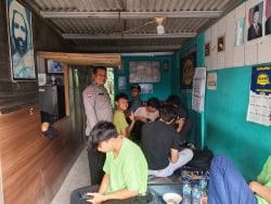 Warung Bhabinkamtibmas Jadi Sarana Serap Aspirasi Warga, Bhabinkamtibmas Desa Bitung Jaya Perkuat Kamtibmas Warung Bhabinkamtibmas Jadi Sarana Serap Aspirasi Warga, Bhabinkamtibmas Desa Bitung Jaya Perkuat Kamtibmas