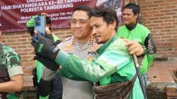Sambut Hari Bhayangkara, Polresta Tangerang Baksos Bareng Komunitas Ojol