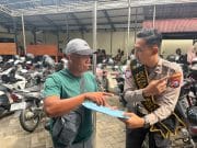 Warga Tuban Mendadak Berkerumun, Ternyata Polantas Buka Konsultasi SIM dan STNK