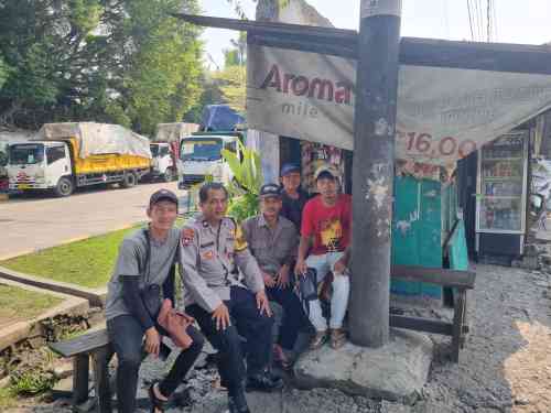 Warung Bhabinkamtibmas Jadi Sarana Serap Aspirasi Warga di Desa Sukadamai Warung Bhabinkamtibmas Jadi Sarana Serap Aspirasi Warga di Desa Sukadamai