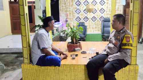 Bhabinkamtibmas Desa Bojong Sambangi Pos Satkamling, Perkuat Sinergitas dengan Warga Bhabinkamtibmas Desa Bojong Sambangi Pos Satkamling, Perkuat Sinergitas dengan Warga