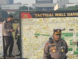 Kapolda Metro Tegaskan Zero Senjata Api, Ribuan Personel Amankan Aksi Unras di Monas Kapolda Metro Tegaskan Zero Senjata Api, Ribuan Personel Amankan Aksi Unras di Monas