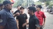 Aksi LMND di Menteng Diwarnai Bakar Ban, Sopir Ambulans RSCM Naik Pitam dan Minta Massa Segera Bubar