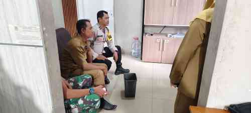 Bhabinkamtibmas dan Babinsa Pasir Jaya Perkuat Sinergitas Melalui Kunjungan ke Kantor Desa Bhabinkamtibmas dan Babinsa Pasir Jaya Perkuat Sinergitas Melalui Kunjungan ke Kantor Desa