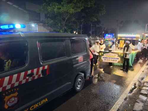 IPTU Udi Muhdi Pimpin Pengamanan Pawai Obor dan Dzikir Bersama Sambut 1 Muharam 1448 H di Desa Talaga IPTU Udi Muhdi Pimpin Pengamanan Pawai Obor dan Dzikir Bersama Sambut 1 Muharam 1448 H di Desa Talaga