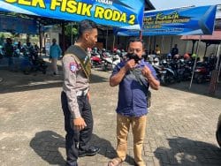 Pagi Ini di Tuban, Warga yang Awalnya Mengira Razia Justru Ramai Bertanya Soal SIM dan STNK ke Polantas