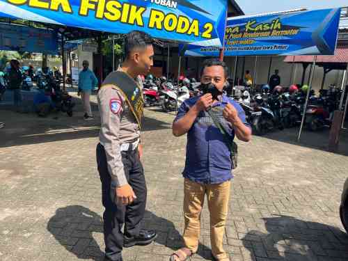 Pagi Ini di Tuban, Warga yang Awalnya Mengira Razia Justru Ramai Bertanya Soal SIM dan STNK ke Polantas