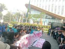 BEM Persatuan Indonesia Geruduk Monas, Tuntut Evaluasi Total Program MBG