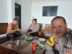 IPTU Mahdi Dampingi Bhabinkamtibmas Sambang Ketua LPM Desa Cikupa, Perkuat Sinergi Kamtibmas dengan Tokoh Masyarakat