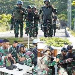 Latihan Halang Rintang, Prajurit Kodaeral XIV Sorong Siap Hadapi Berbagai Dinamika dan Tantangan Dalam Penugasan Latihan Halang Rintang, Prajurit Kodaeral XIV Sorong Siap Hadapi Berbagai Dinamika dan Tantangan Dalam Penugasan