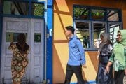 Di Tengah Perjalanan Menuju Bendungan, Wapres Singgah ke SDN 07 Bulango yang Pernah Terbakar