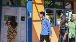 Di Tengah Perjalanan Menuju Bendungan, Wapres Singgah ke SDN 07 Bulango yang Pernah Terbakar Di Tengah Perjalanan Menuju Bendungan, Wapres Singgah ke SDN 07 Bulango yang Pernah Terbakar