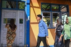 Di Tengah Perjalanan Menuju Bendungan, Wapres Singgah ke SDN 07 Bulango yang Pernah Terbakar Di Tengah Perjalanan Menuju Bendungan, Wapres Singgah ke SDN 07 Bulango yang Pernah Terbakar