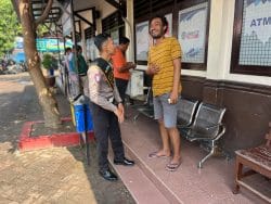 Warga Tuban Sempat Mengira Razia, Polantas Tuban Justru Bantu Urusan SIM, STNK dan BPKB