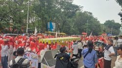 Pesan dari Monas Menggema, Ratusan Demonstran Minta MBG Tak Dikorbankan Pesan dari Monas Menggema, Ratusan Demonstran Minta MBG Tak Dikorbankan