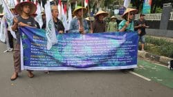 Massa KNARA Bergerak dari TVRI ke DPR RI, Aksi Reforma Agraria Mulai Memanas Pagi Ini Massa KNARA Bergerak dari TVRI ke DPR RI, Aksi Reforma Agraria Mulai Memanas Pagi Ini