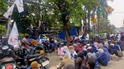 Buruh PT Molex Ayus Kepung Gerbang Pabrik di Cikupa, Tuntut Kenaikan Gaji Sesuai SK Gubernur