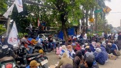 Buruh PT Molex Ayus Kepung Gerbang Pabrik di Cikupa, Tuntut Kenaikan Gaji Sesuai SK Gubernur