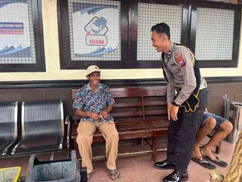 Dikira Razia Pagi, Warga Tuban Justru Berkerumun Tanya SIM dan STNK ke Polantas Tuban