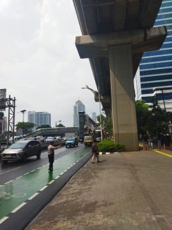 Bawa Keranda Mayat, Ratusan Massa KNARA Geruduk Kementerian UMKM di Jakarta